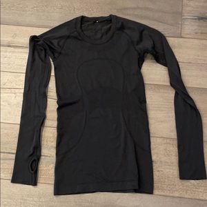 Lululemon long sleeve. Black. Size 4